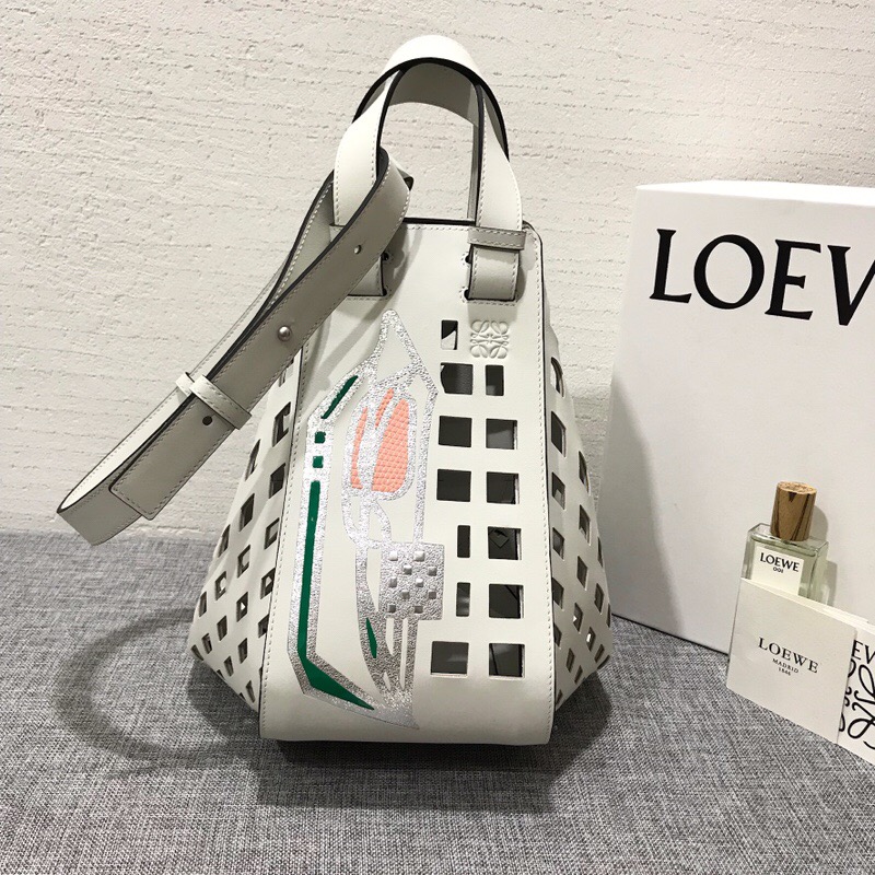 羅意威包包香港官網 LOEWE Hammock Tulip Medium Bag 白色