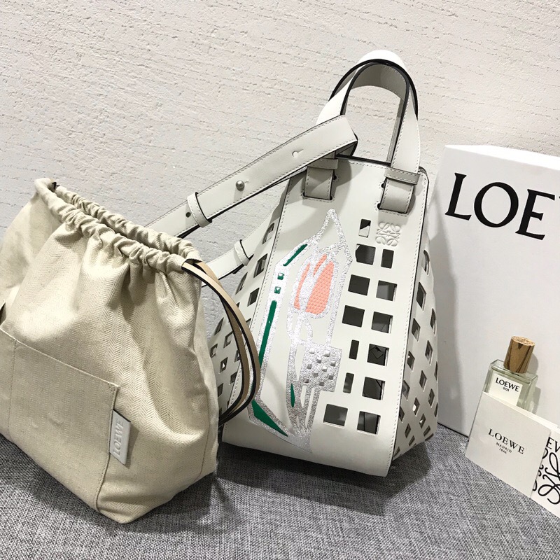 羅意威包包香港官網 LOEWE Hammock Tulip Medium Bag 白色