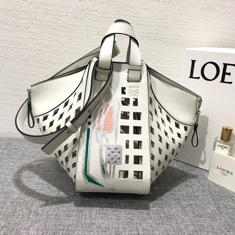 羅意威包包香港官網 LOEWE Hammock Tulip Medium Bag 白色