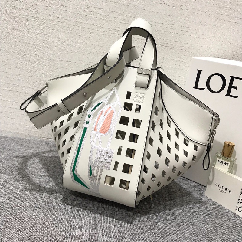 羅意威包包香港官網 LOEWE Hammock Tulip Medium Bag 白色