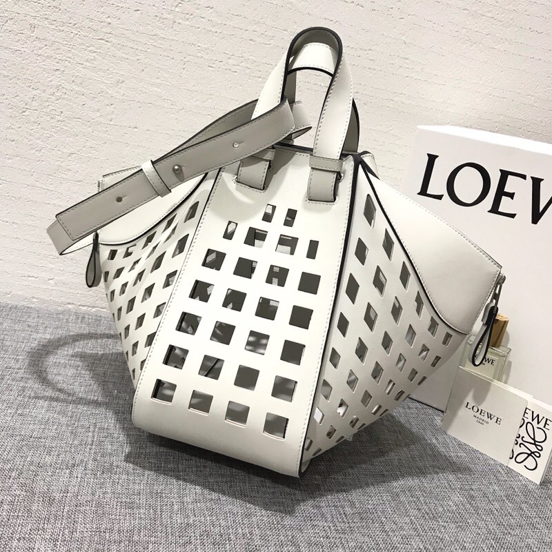 羅意威包包香港官網 LOEWE Hammock Tulip Medium Bag 白色