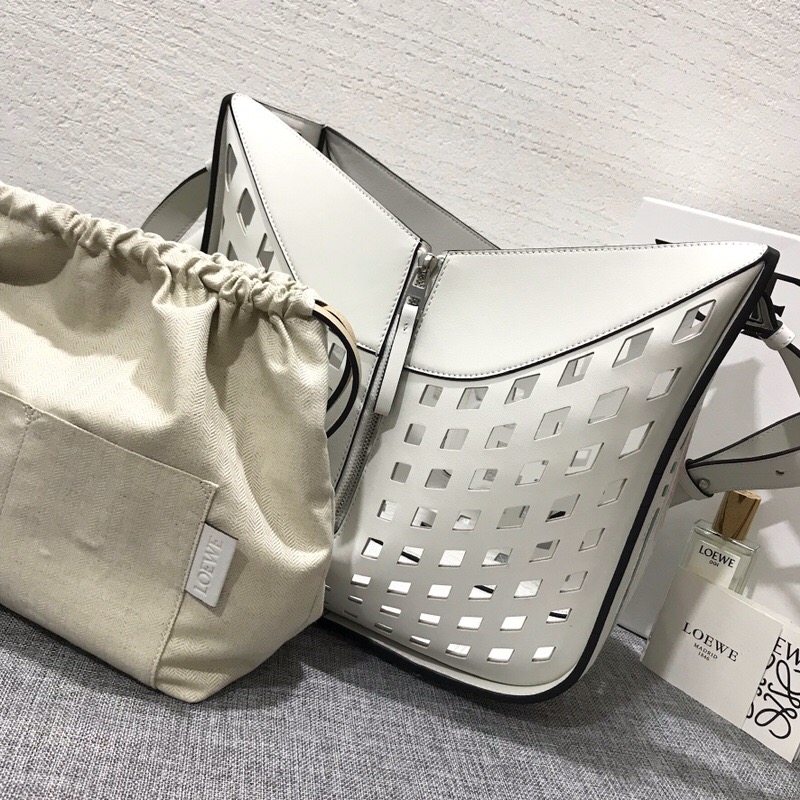 羅意威包包香港官網 LOEWE Hammock Tulip Medium Bag 白色