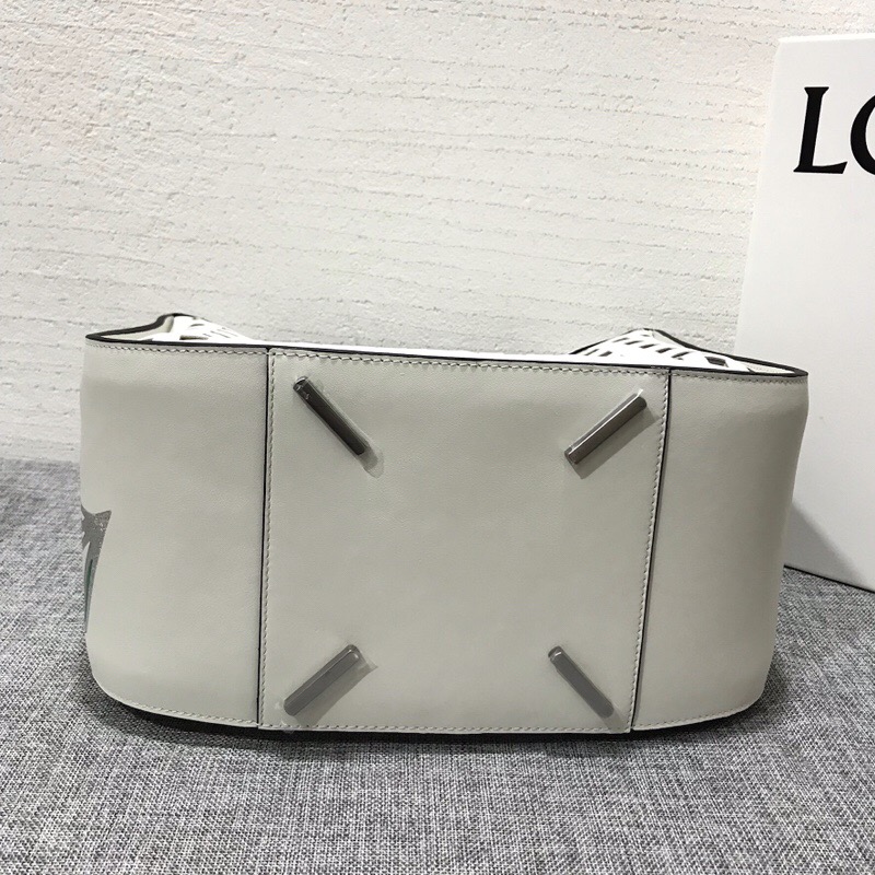 羅意威包包香港官網 LOEWE Hammock Tulip Medium Bag 白色