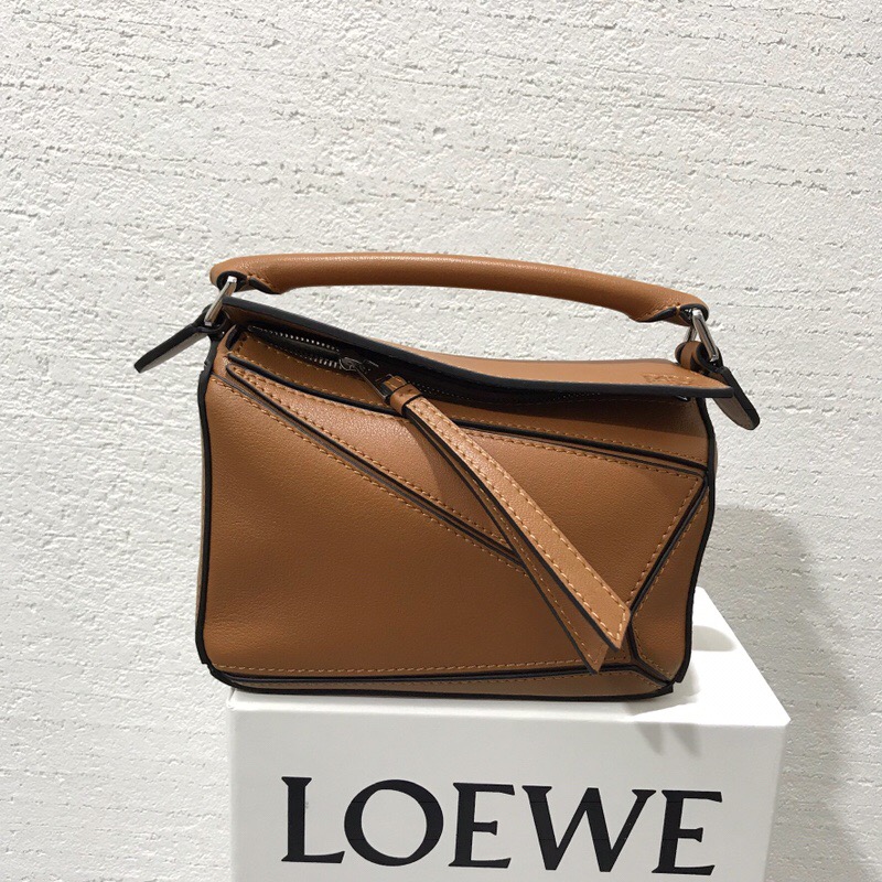 羅意威香港專賣店地址 LOEWE迷妳款Mini Puzzle Bag 焦糖色、棕色