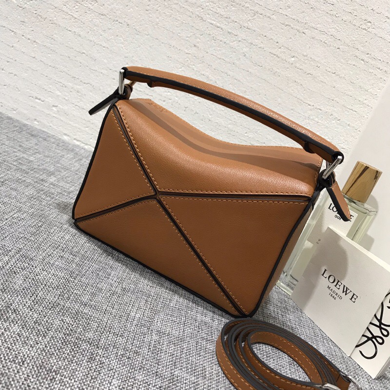 羅意威香港專賣店地址 LOEWE迷妳款Mini Puzzle Bag 焦糖色、棕色