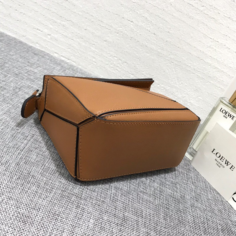 羅意威香港專賣店地址 LOEWE迷妳款Mini Puzzle Bag 焦糖色、棕色