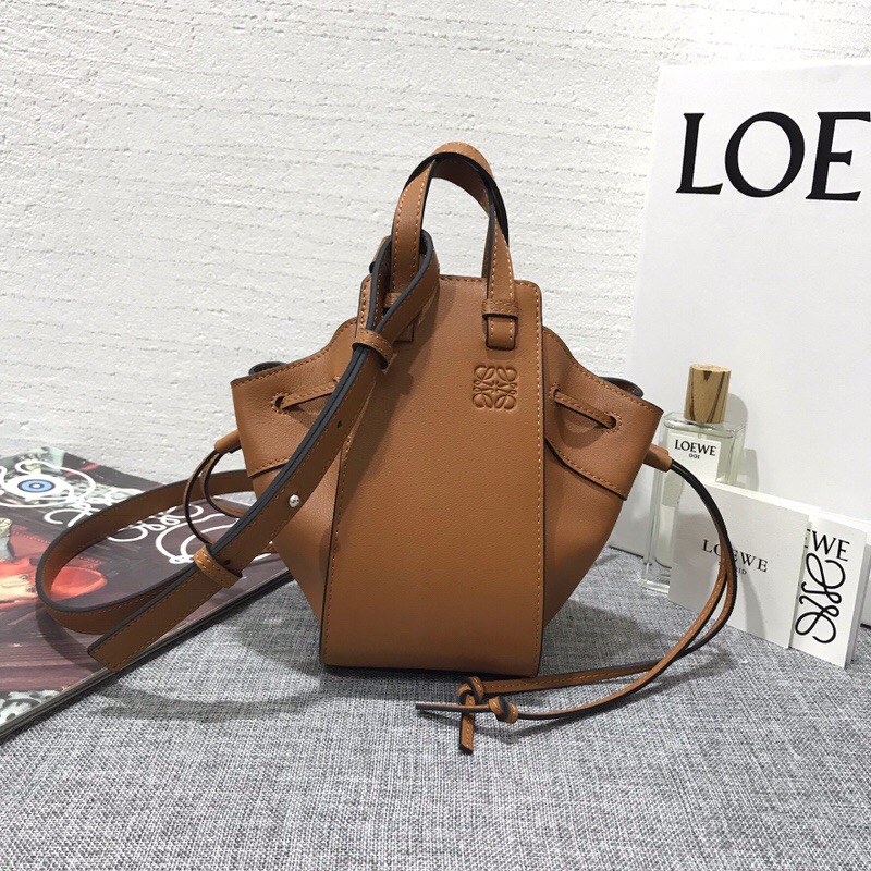 羅意威吊床包價格 loewe Mini Hammock Dw Bag 棕色小牛皮