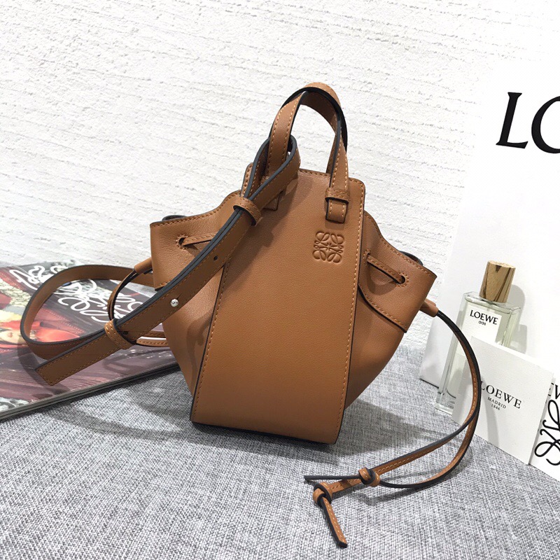 羅意威吊床包價格 loewe Mini Hammock Dw Bag 棕色小牛皮