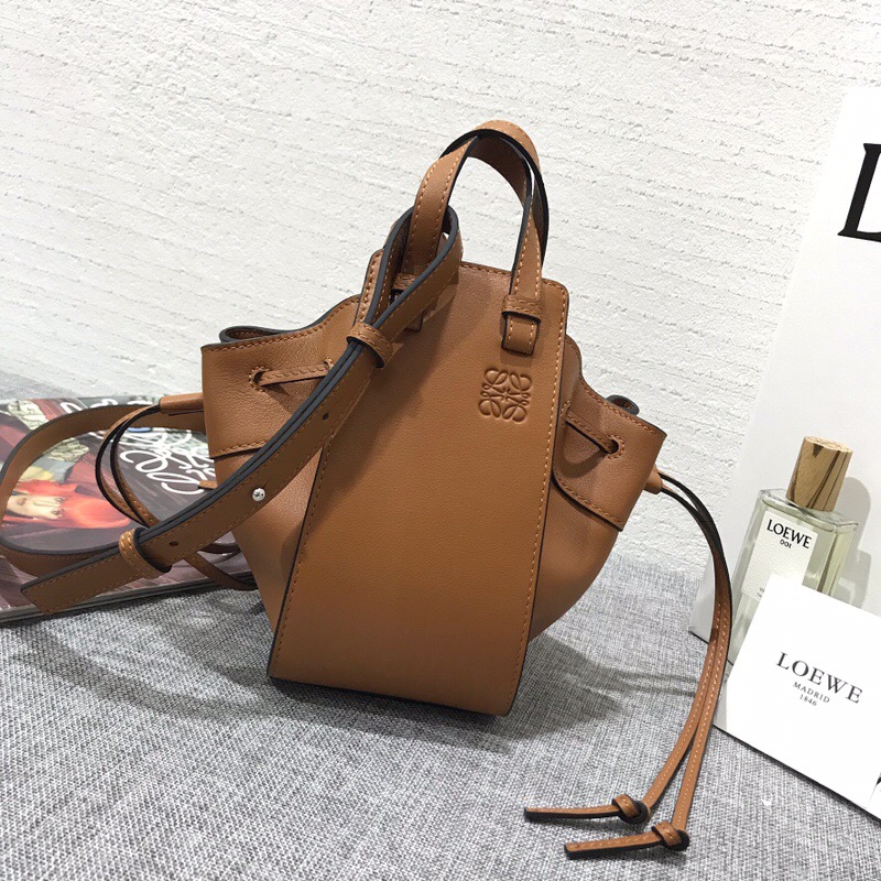 羅意威吊床包價格 loewe Mini Hammock Dw Bag 棕色小牛皮