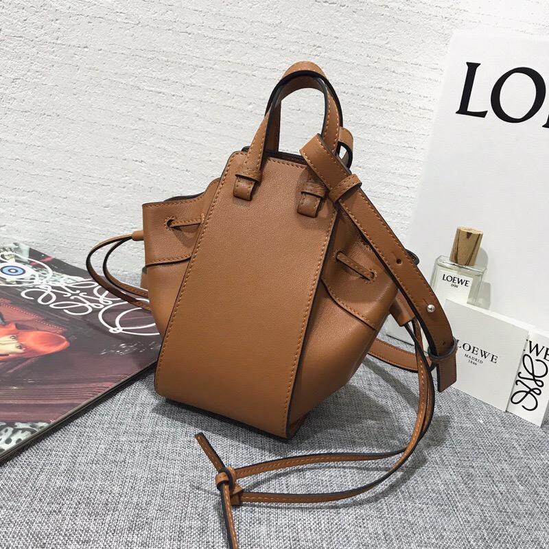 羅意威吊床包價格 loewe Mini Hammock Dw Bag 棕色小牛皮