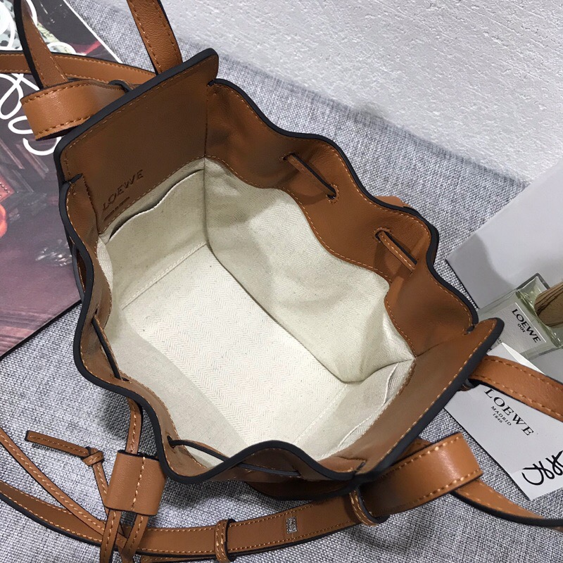 羅意威吊床包價格 loewe Mini Hammock Dw Bag 棕色小牛皮