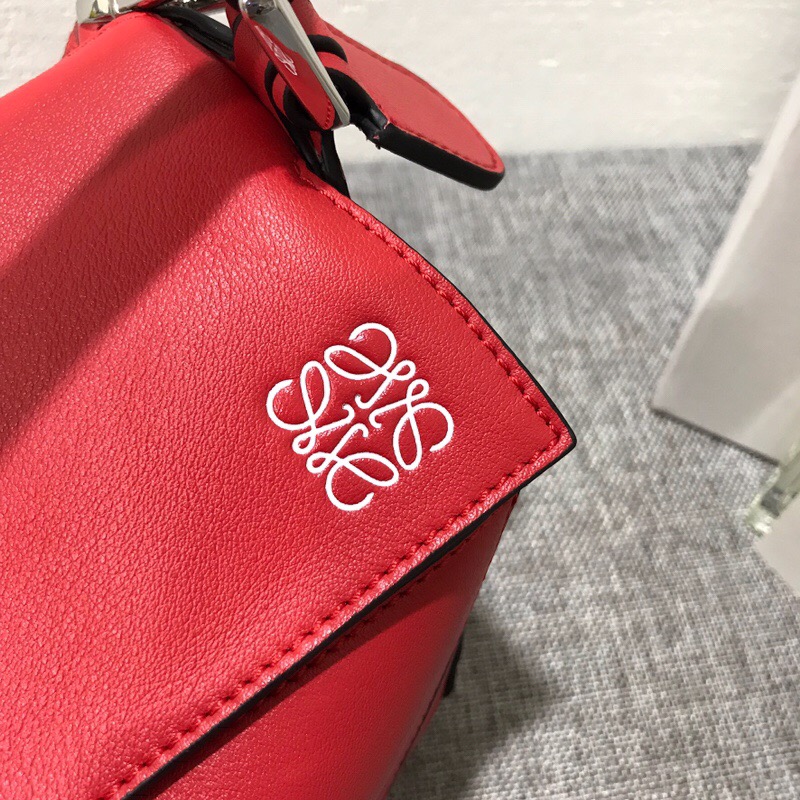 羅意威女包官網價格及圖片 LOEWE Puzzle  Small Bag 猩紅色