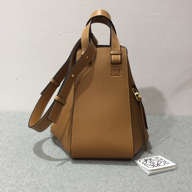 羅意威女包官網 LOEWE Hammock Medium Bag Light Caramel