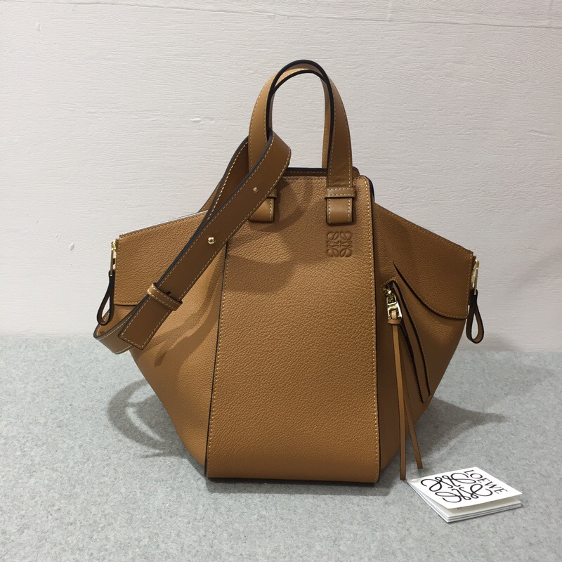 羅意威女包官網 LOEWE Hammock Medium Bag Light Caramel