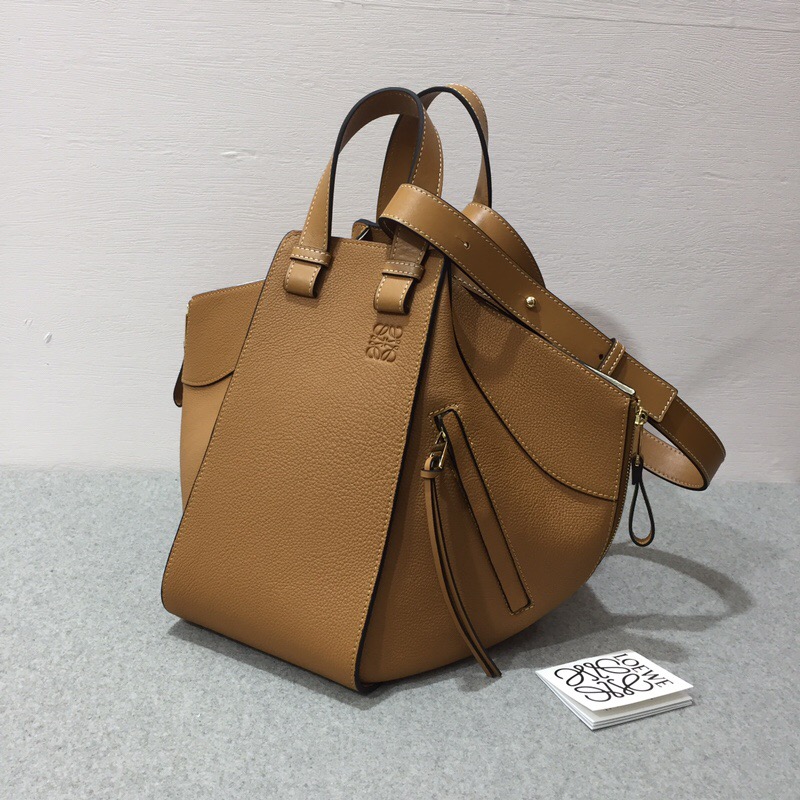 羅意威女包官網 LOEWE Hammock Medium Bag Light Caramel