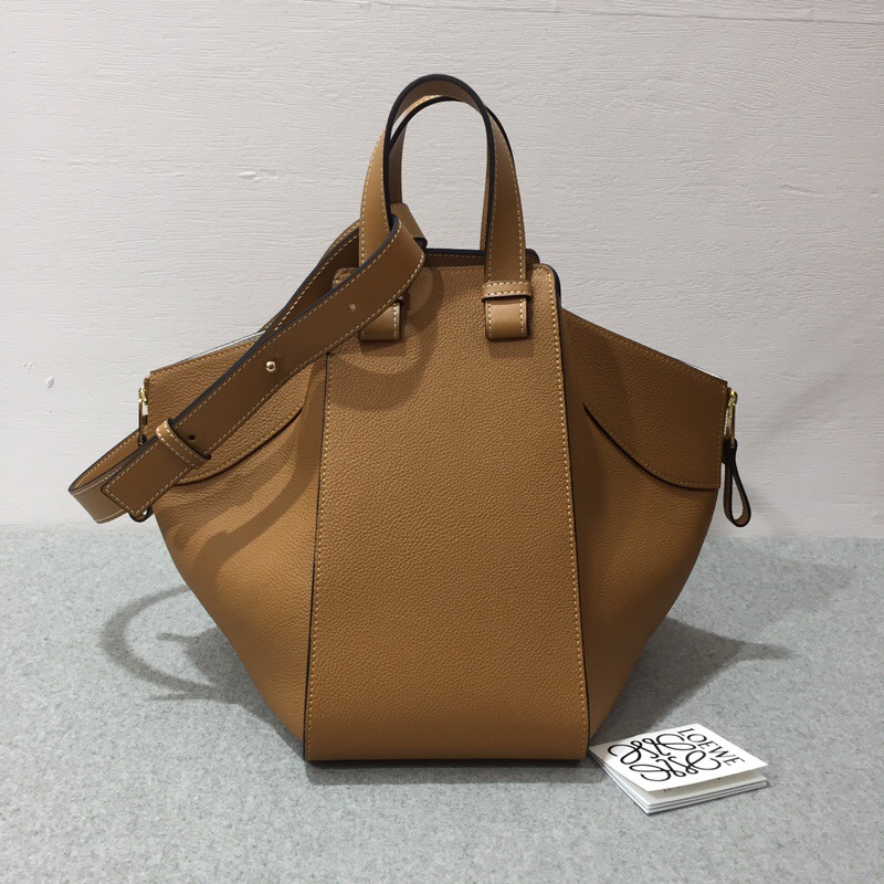 羅意威女包官網 LOEWE Hammock Medium Bag Light Caramel