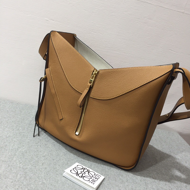 羅意威女包官網 LOEWE Hammock Medium Bag Light Caramel