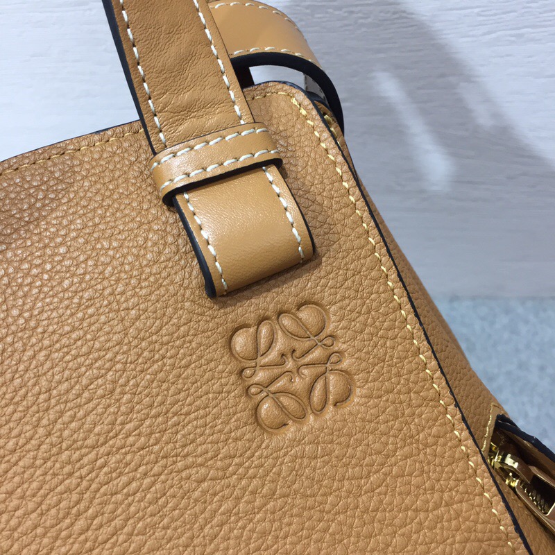 羅意威女包官網 LOEWE Hammock Medium Bag Light Caramel