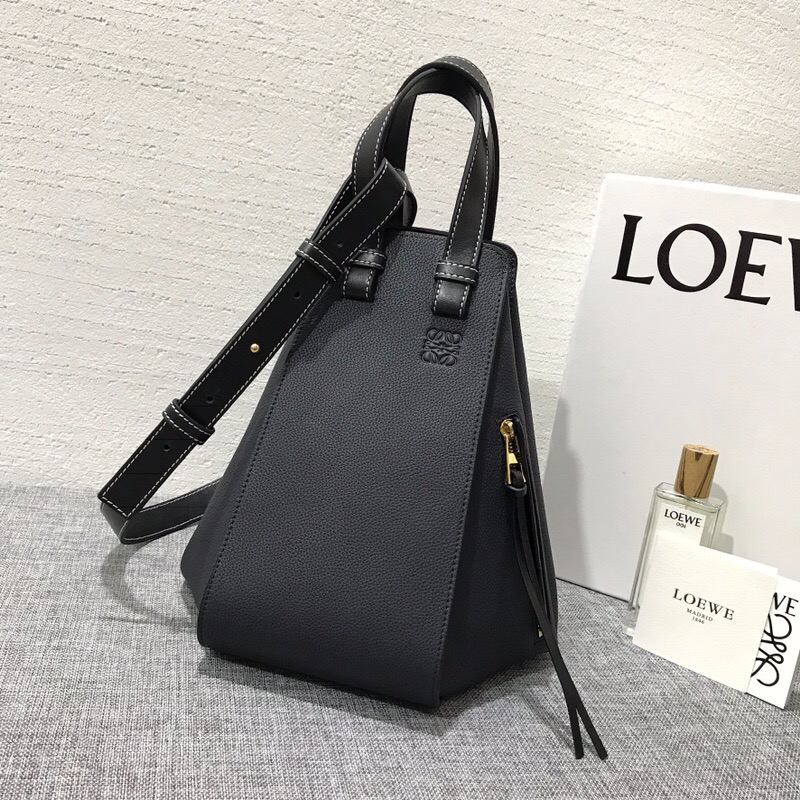 羅意威女包臺灣官網 LOEWE Hammock Medium Bag Midnight Blue/Black