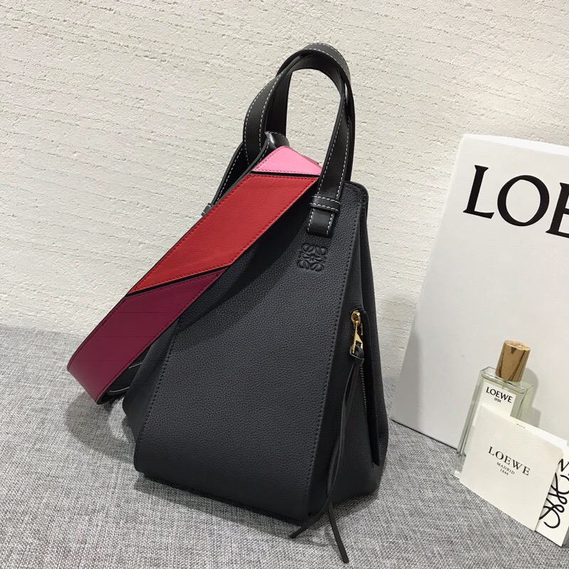 羅意威女包臺灣官網 LOEWE Hammock Medium Bag Midnight Blue/Black