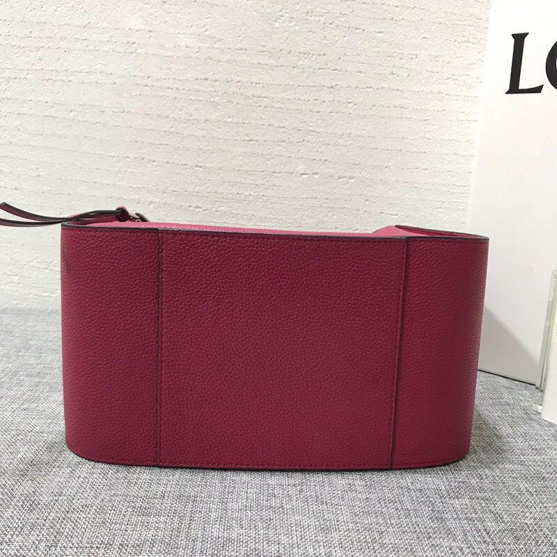 羅意威女包官網 LOEWE Hammock Medium Bag 覆盆莓色小牛皮