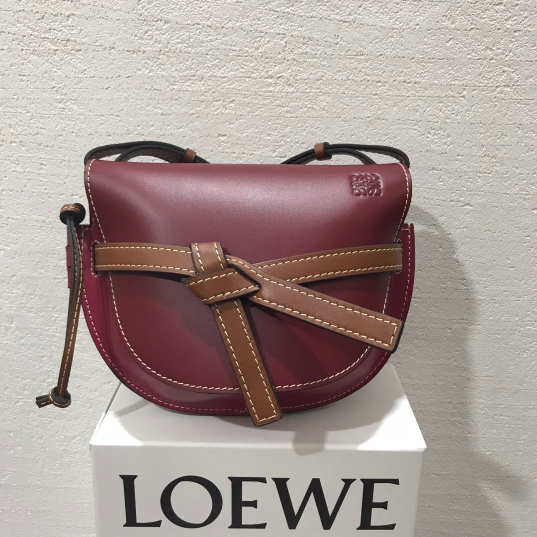 羅意威包包 loewe馬鞍包 Gate Small Bag Wine/Raspberry 牛皮