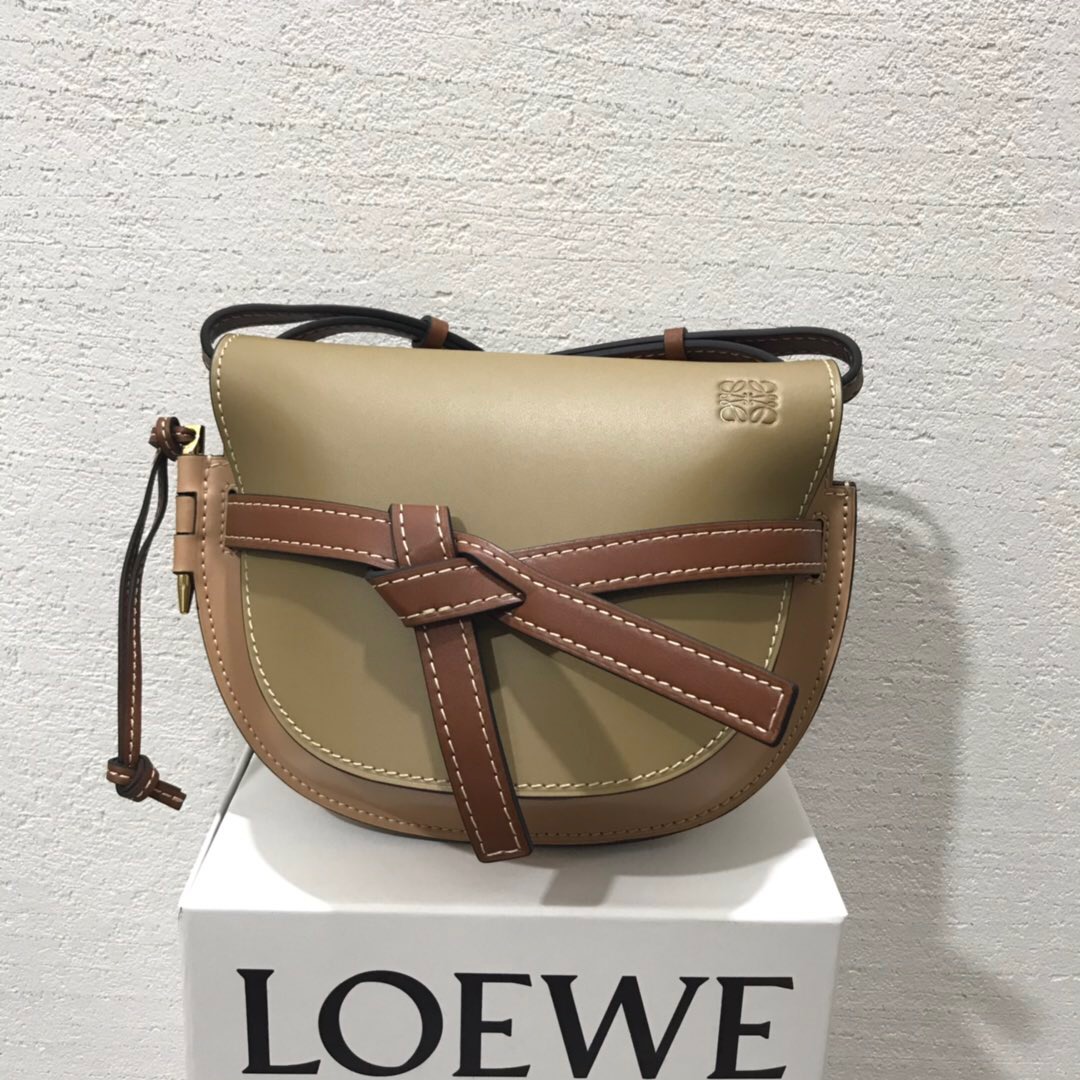 羅意威馬鞍包澳門價格 loewe Gate Small Bag Mocca/Powder 小牛皮