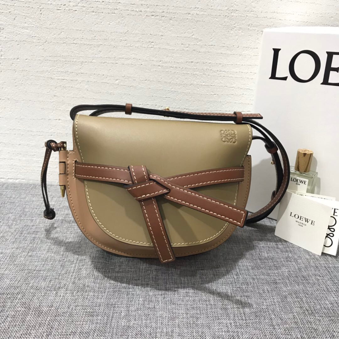 羅意威馬鞍包澳門價格 loewe Gate Small Bag Mocca/Powder 小牛皮