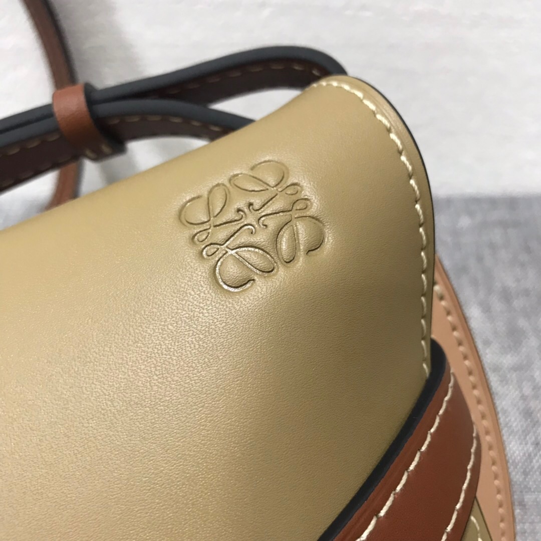 羅意威馬鞍包澳門價格 loewe Gate Small Bag Mocca/Powder 小牛皮