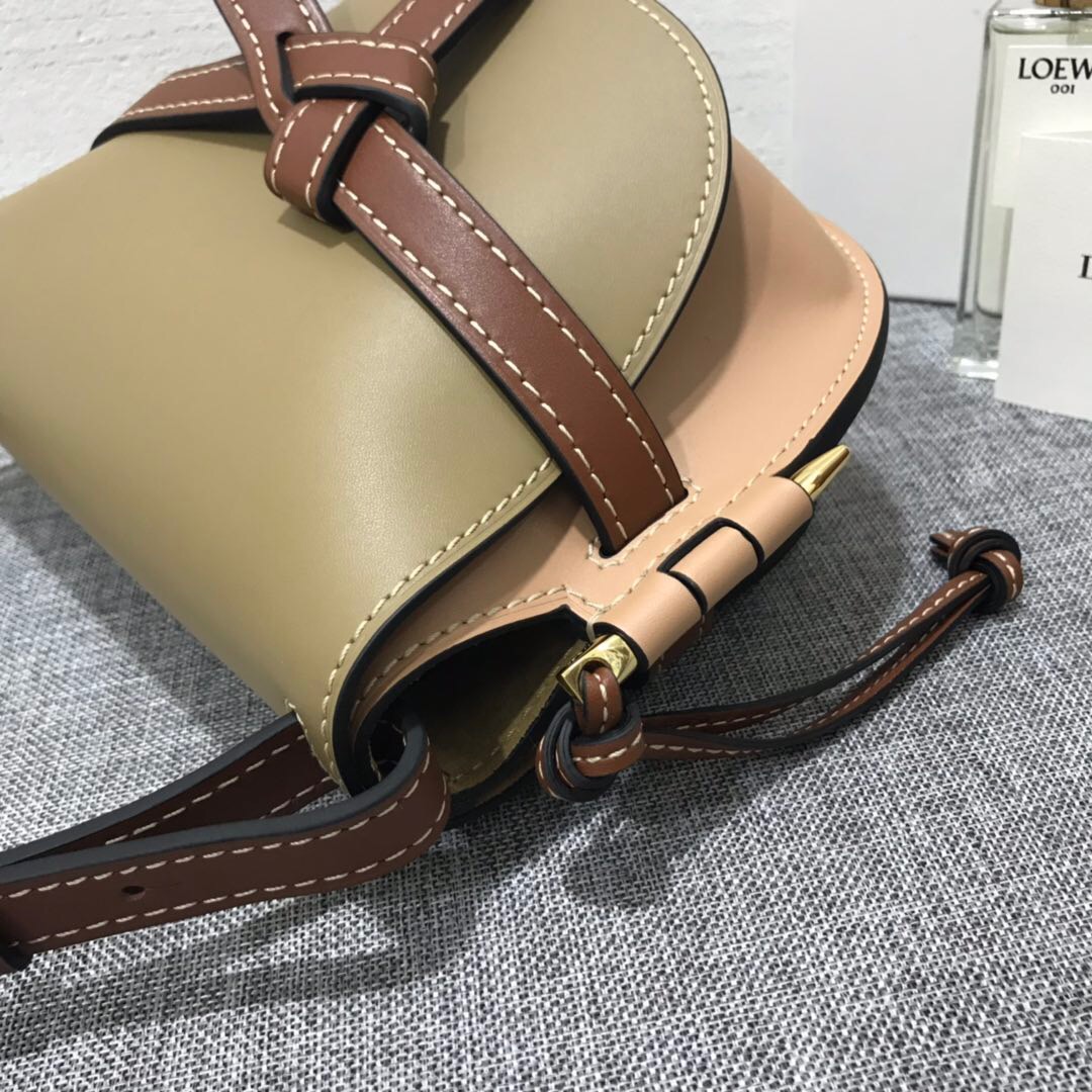 羅意威馬鞍包澳門價格 loewe Gate Small Bag Mocca/Powder 小牛皮