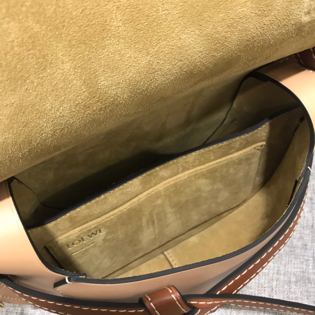 羅意威馬鞍包澳門價格 loewe Gate Small Bag Mocca/Powder 小牛皮