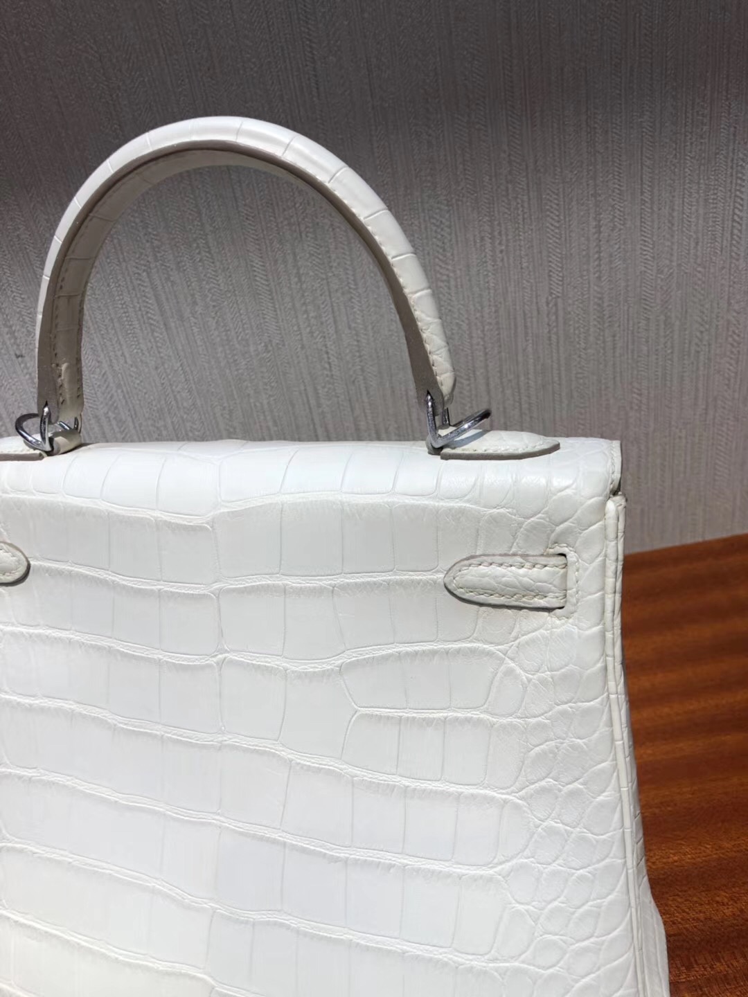 愛馬仕Hermes 凱莉包Kelly 25cm 8L奶油白 霧面方塊 美洲鱷魚金扣