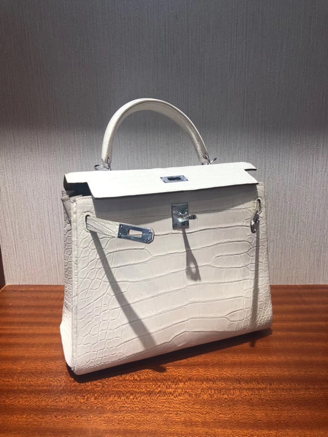 愛馬仕Hermes 凱莉包Kelly 25cm 8L奶油白 霧面方塊 美洲鱷魚金扣