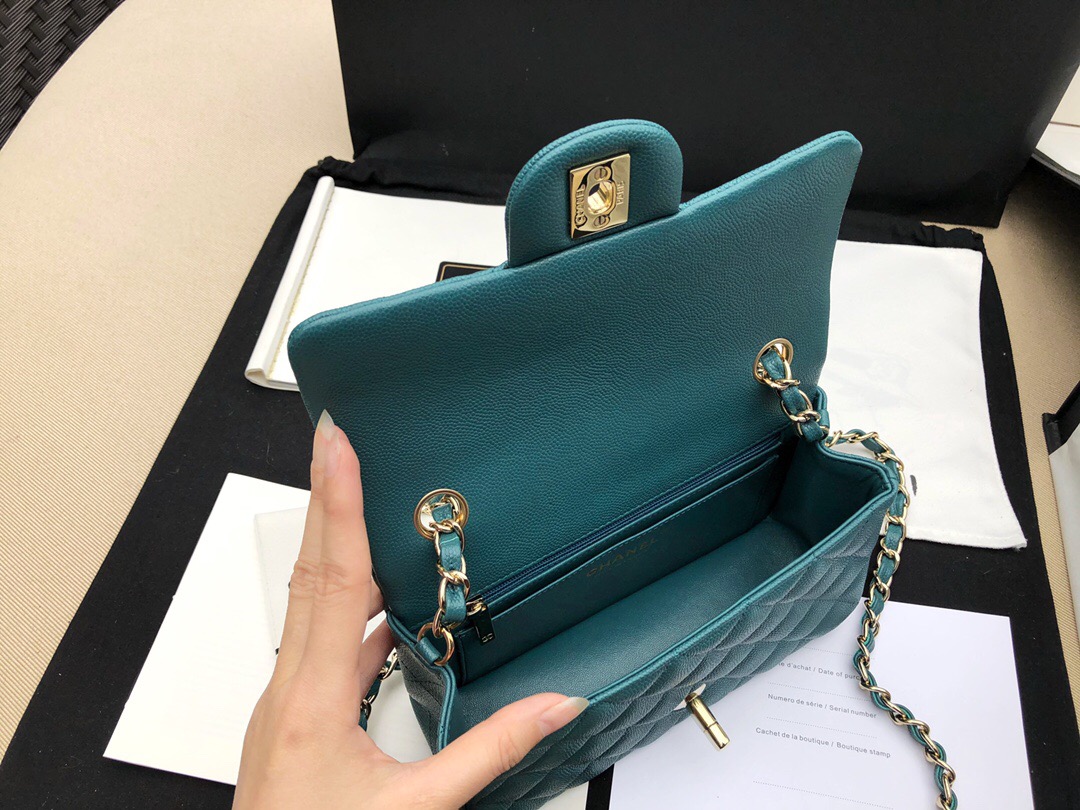 小香 經典口蓋包 Mini Classic Flap Bag 湖水綠色 小牛皮菱格鏈條包