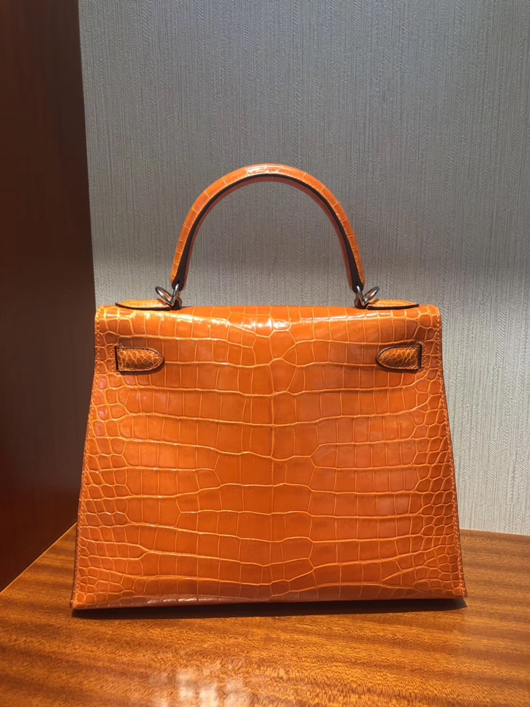 Hermes Singapore 凱莉包Kelly 28 Bag CK93經典橙色 亮面倒V 野生灣鱷銀扣