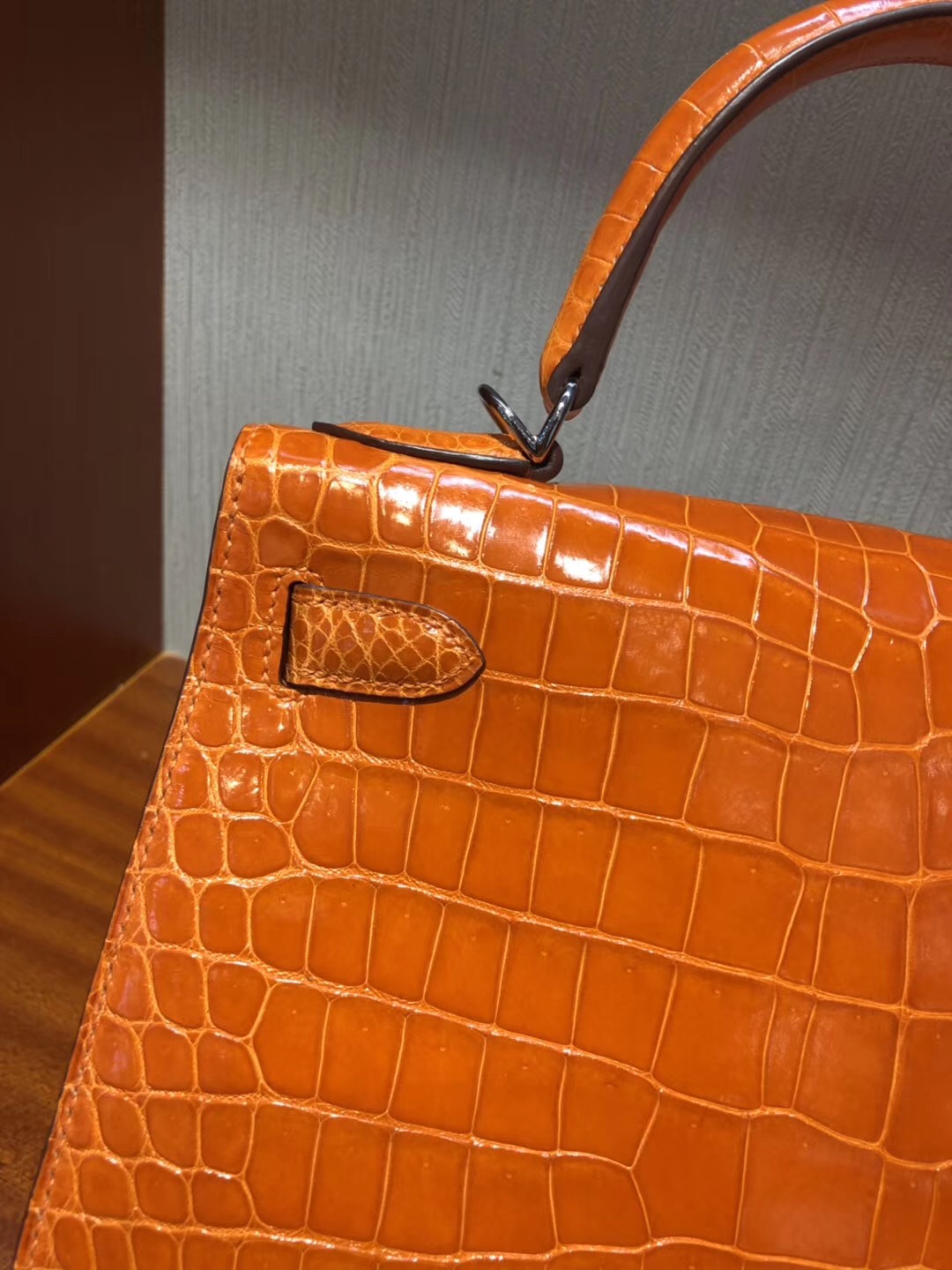 Hermes Singapore 凱莉包Kelly 28 Bag CK93經典橙色 亮面倒V 野生灣鱷銀扣