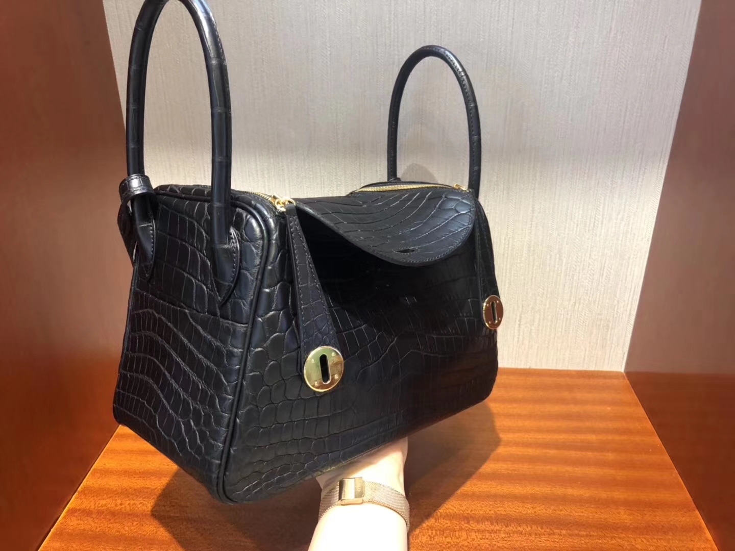 愛馬仕琳迪包定制Hermes lindy Bag 26 CK89黑色 Noir 霧面兩點鱷魚