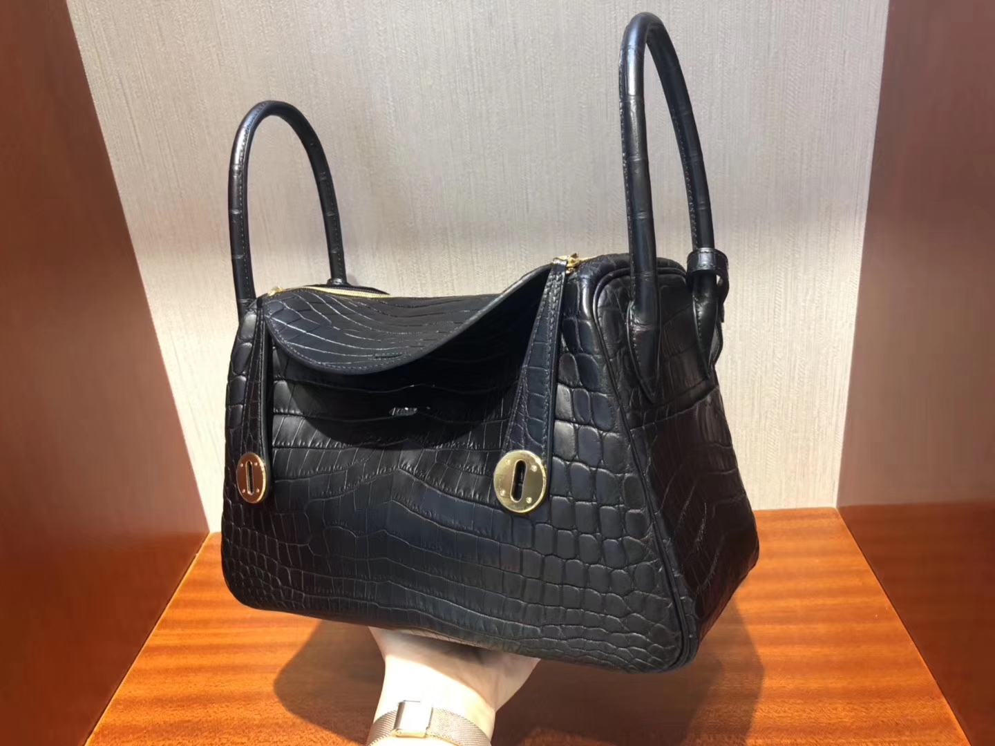 愛馬仕琳迪包定制Hermes lindy Bag 26 CK89黑色 Noir 霧面兩點鱷魚