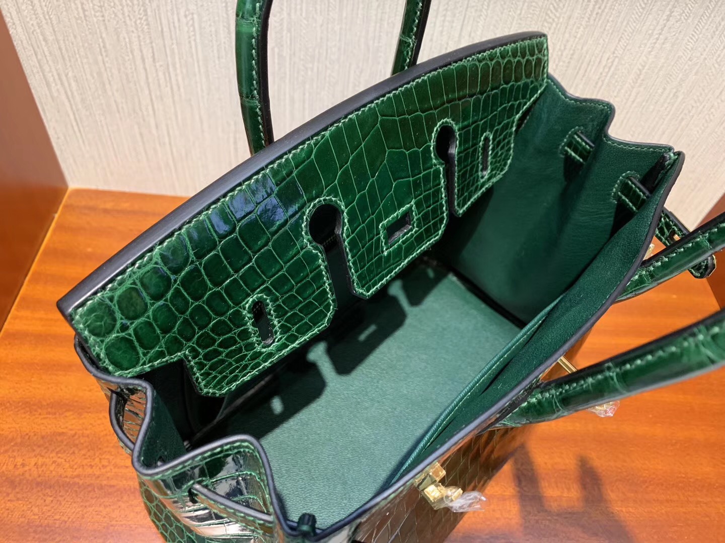 LMHK on Instagram: New 67 vert fonce nilo shiny croc kelly 25 Phw B  #kelly25 #vertfonce