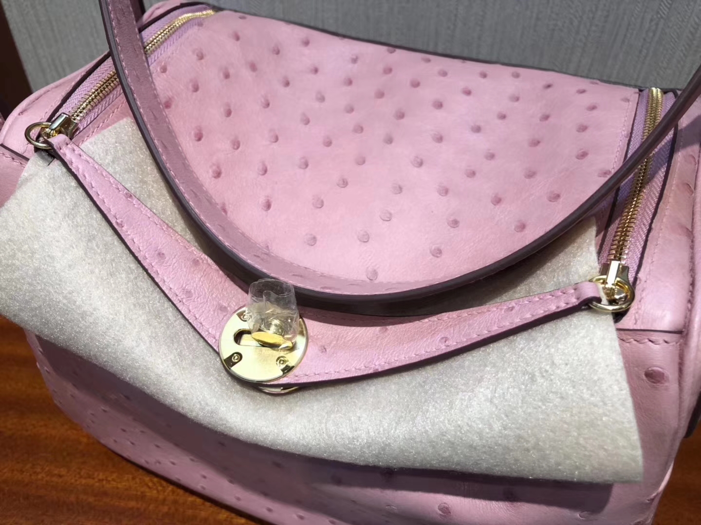 Taiwan Hermes lindy 26cm 1Q Rose Confetti 奶昔粉 Ostrich 南非鴕鳥皮