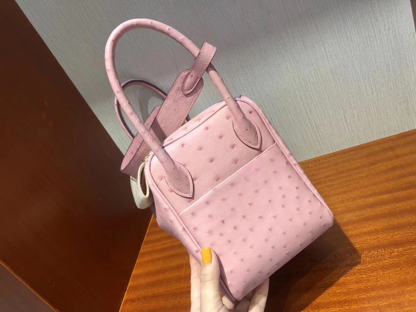 Taiwan Hermes lindy 26cm 1Q Rose Confetti 奶昔粉 Ostrich 南非鴕鳥皮