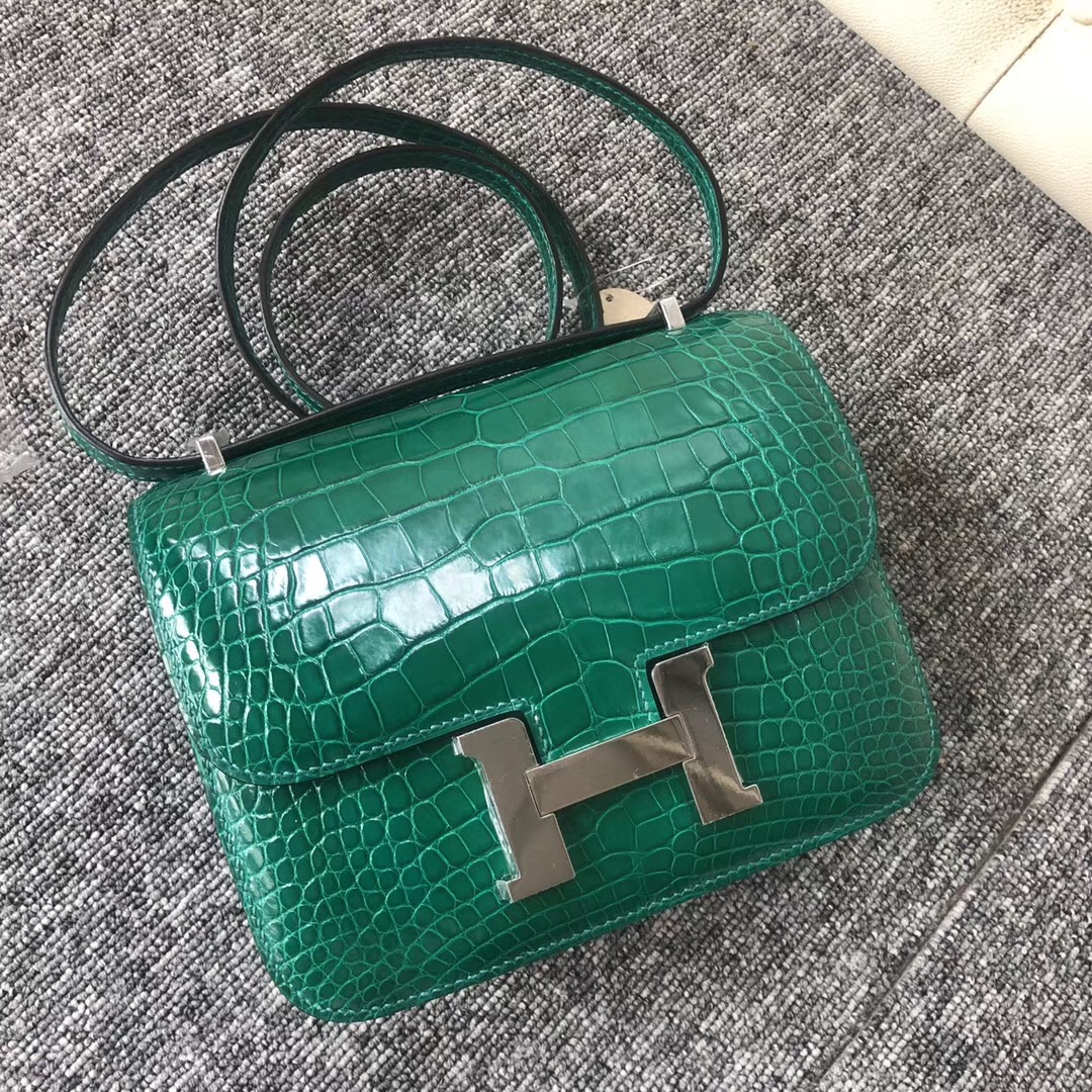 Taiwan Hermes Constance 19cm  美洲鱷6Q翡翠綠 Vert emeraude 金扣