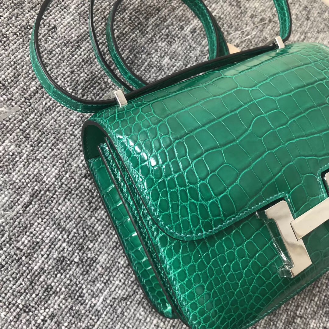 Taiwan Hermes Constance 19cm  美洲鱷6Q翡翠綠 Vert emeraude 金扣