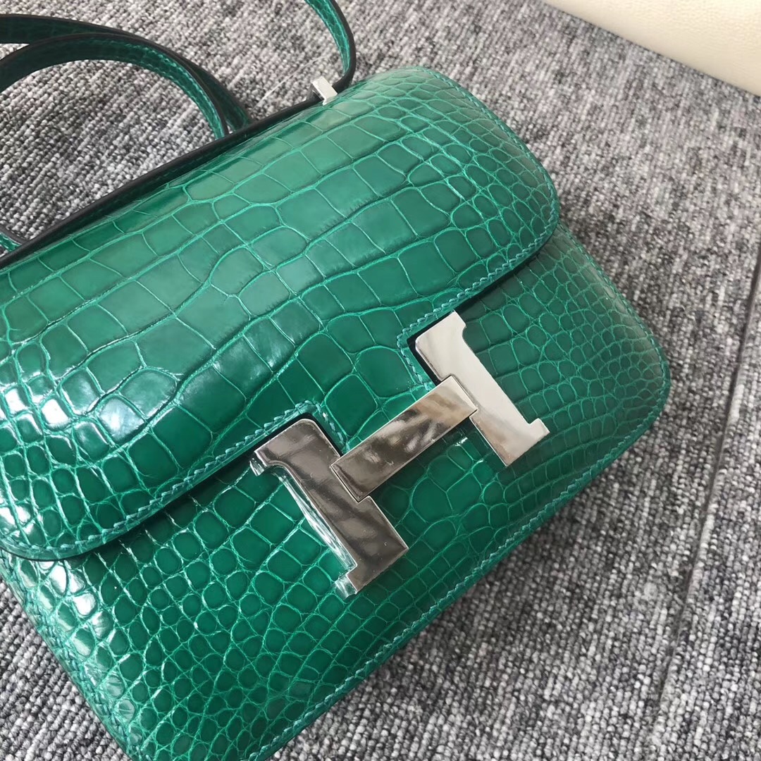 Taiwan Hermes Constance 19cm  美洲鱷6Q翡翠綠 Vert emeraude 金扣