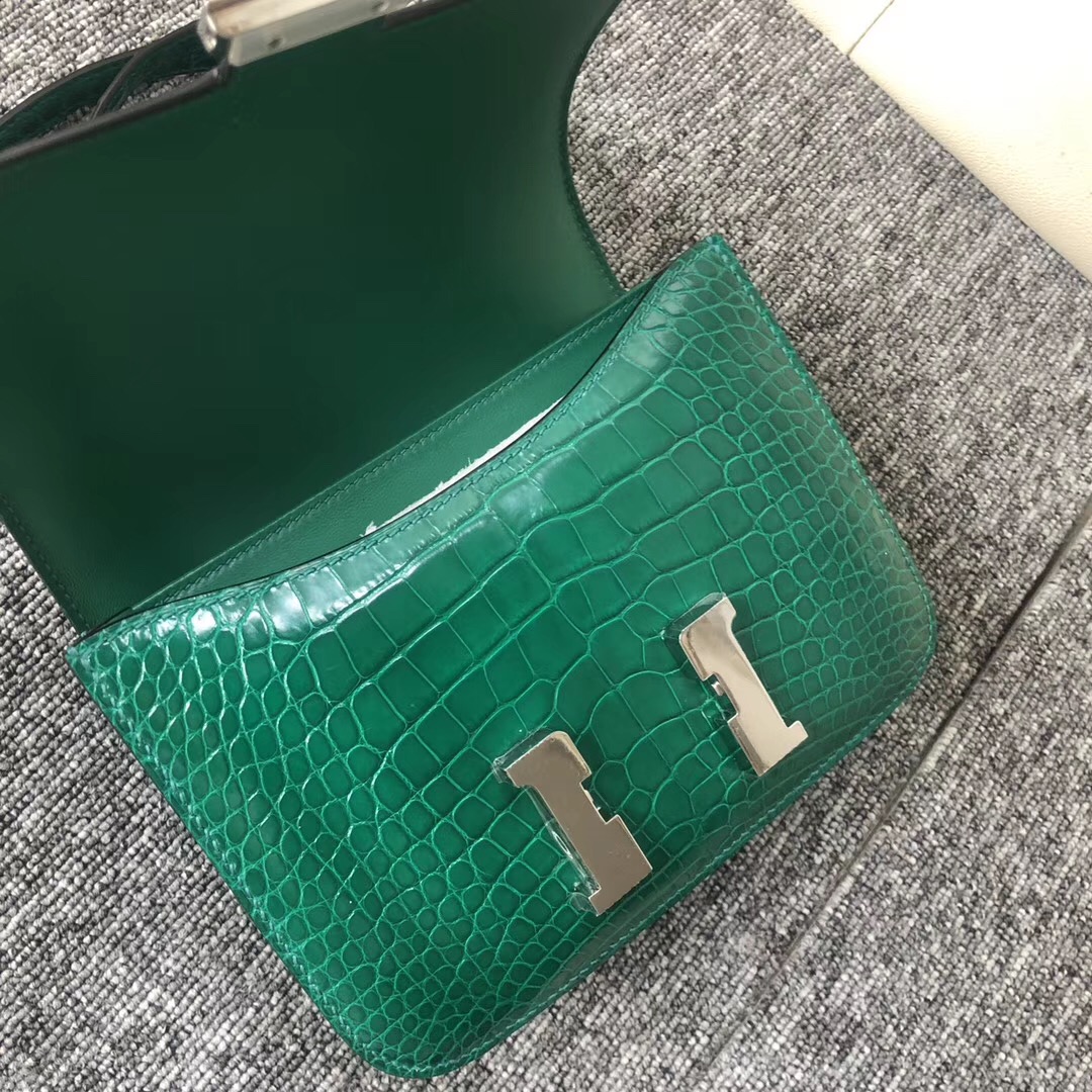 Taiwan Hermes Constance 19cm  美洲鱷6Q翡翠綠 Vert emeraude 金扣