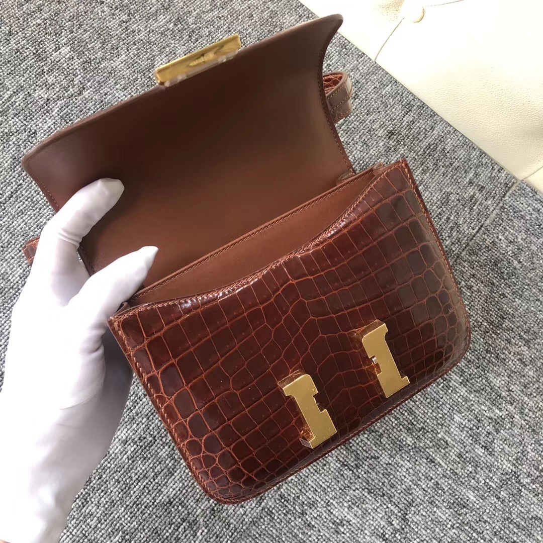 愛馬仕韓國首爾狎鷗亭總店專賣店 Hermes Constance 19cm CC31蜜糖棕色 尼羅鱷