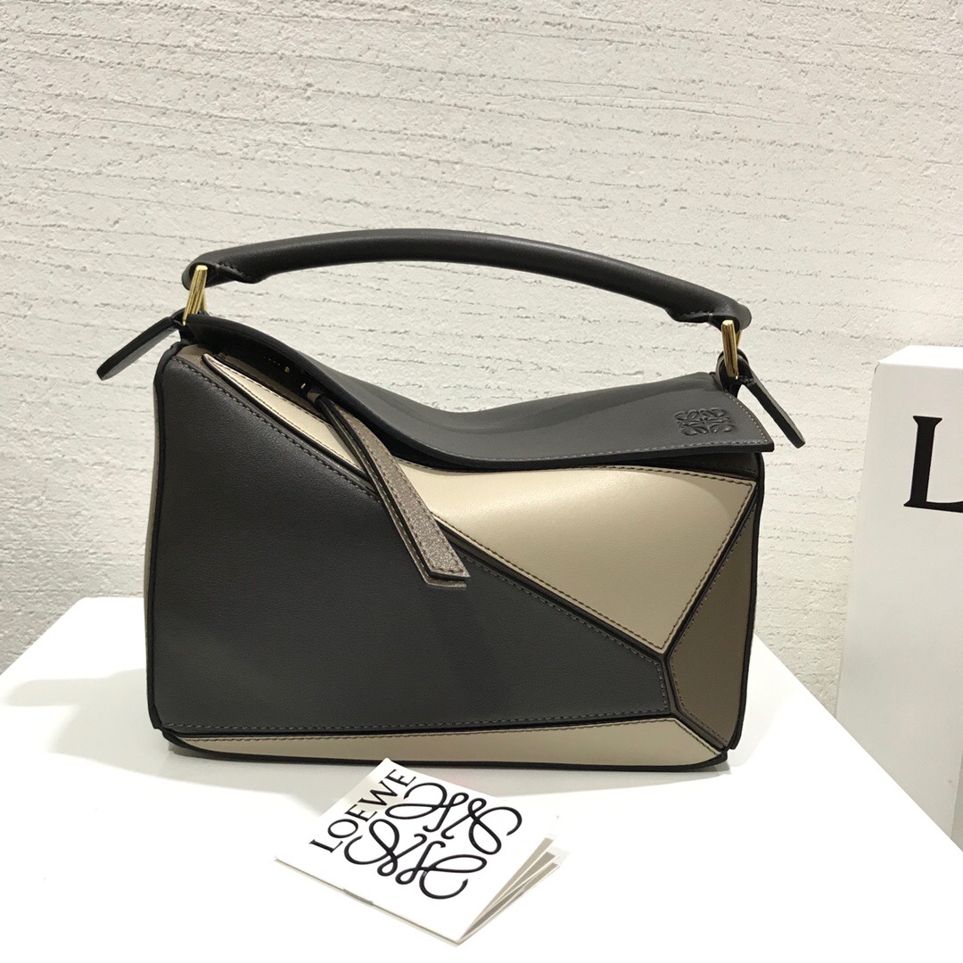 臺灣臺北 新北 羅意威小號和中號尺寸 LOEWE Puzzle Small Bag