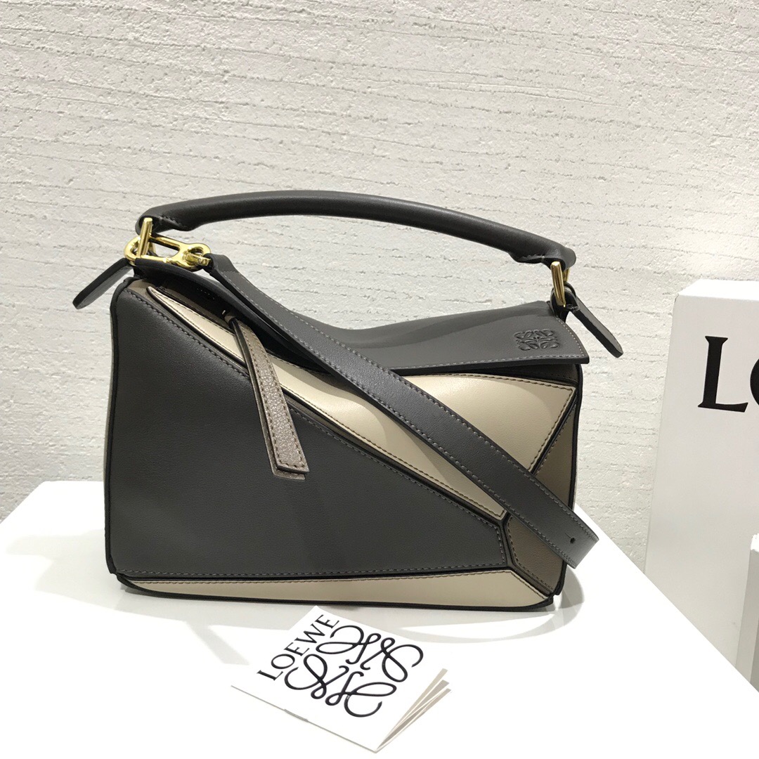 臺灣臺北 新北 羅意威小號和中號尺寸 LOEWE Puzzle Small Bag