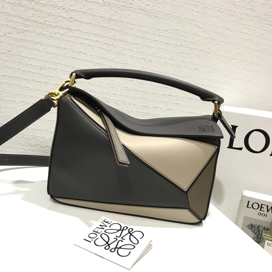 臺灣臺北 新北 羅意威小號和中號尺寸 LOEWE Puzzle Small Bag