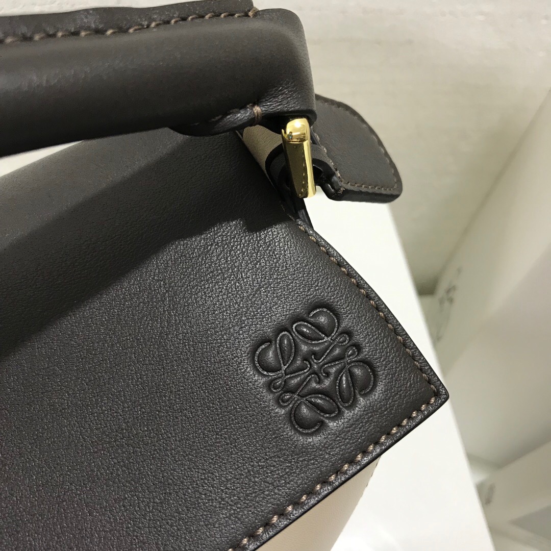 臺灣臺北 新北 羅意威小號和中號尺寸 LOEWE Puzzle Small Bag